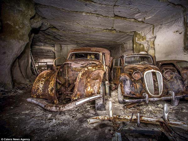 ഹിറ്റ്ലറിന്റെ കറുത്ത മുഖം വെളിച്ചത്തായി; 70 വർഷം പഴക്കമുള്ള ഹിറ്റ്ലറിന്റെ രഹസ്യ കാർശേഖരം!!