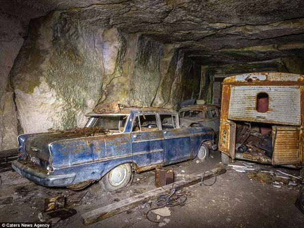 ഹിറ്റ്ലറിന്റെ കറുത്ത മുഖം വെളിച്ചത്തായി; 70 വർഷം പഴക്കമുള്ള ഹിറ്റ്ലറിന്റെ രഹസ്യ കാർശേഖരം!!