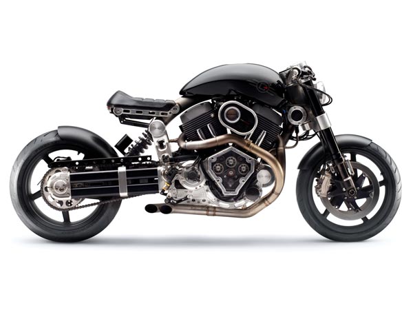 അച്ഛന്റെ ഹെൽകാറ്റിലിരുന്ന് പുഞ്ചിരി തൂകുന്ന ഈ കുട്ടിക്കുറുമ്പി ആരാണ്? 