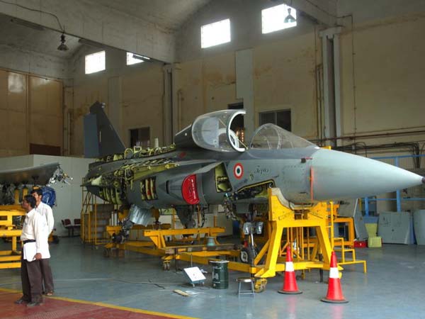 കരുത്തനിൽ കരുത്തനാകാൻ തേജസ്; പാക് ജെറ്റുകളിനി വെറും നോക്കുകൂത്തികൾ!!