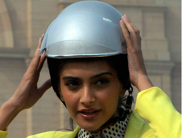 ഇന്ത്യയിൽ മരണപ്പെടുന്നവർ കൂടുതലും ബൈക്ക് യാത്രക്കാർ; ഹെൽമെറ്റ് രക്ഷയാകുമെങ്കിൽ എന്തിന് മടിക്കണം? 