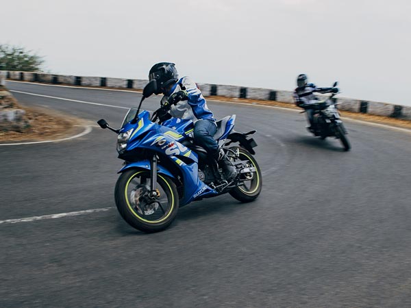 പെർഫോമൻസ് ബൈക്ക് ആഗ്രഹിച്ചിരുന്നോ; 1ലക്ഷത്തിനടുത്തുള്ള ഈ ബൈക്കുകൾ ആയാലോ?