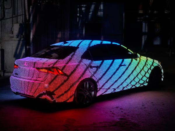 41,999 എൽഇഡികളാൽ മൂടപ്പെട്ട കാർ ഒരുക്കുന്ന ദൃശ്യ വിസ്മയം!! 41,999 എൽഇഡികളാൽ മൂടപ്പെട്ട കാർ ഒരുക്കുന്ന ദൃശ്യ വിസ്മയം!!