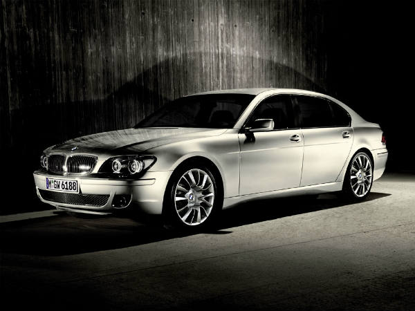 യാത്രയിലെന്നും കൂട്ട് പഴയക്കാറുകൾ; തലൈവർ രജനി ലക്ഷ്വറി കാർ വിരോധിയോ?