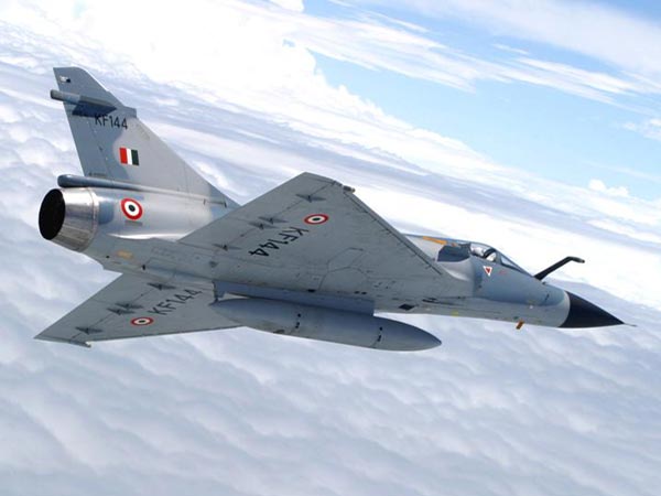 ആകാശത്ത് വട്ടമിട്ട് പറന്ന് ഇന്ത്യയ്ക്ക് കാവലാളായി ഈ യന്ത്രകാക്ക