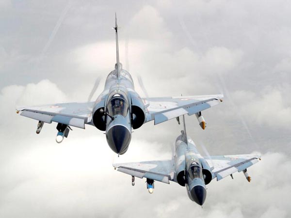 ആകാശത്ത് വട്ടമിട്ട് പറന്ന് ഇന്ത്യയ്ക്ക് കാവലാളായി ഈ യന്ത്രകാക്ക