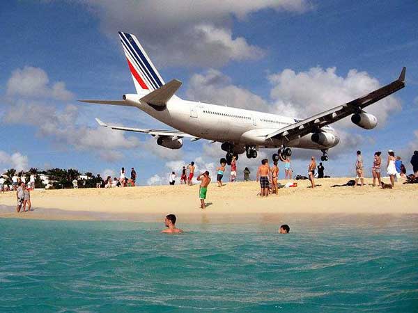 വിമാനത്തിലെ ഈ സുരക്ഷിത സീറ്റുകൾ അറിഞ്ഞാൽ; രക്ഷപ്പെടാം ഒരു ഞൊടിയിടയിൽ!!!