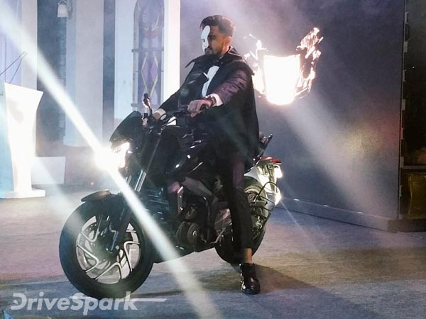 കരുത്തിന്റെ പ്രതീകം ബജാജ് 'ഡോമിനാർ'-400സിസി അവതരിച്ചു!!