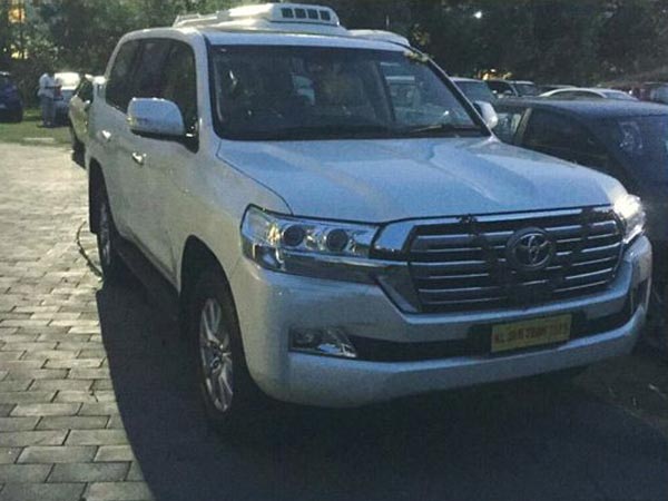 ഞാൻ വിൻസന്റ് ഗോമസ്; ആവശ്യമുണ്ടെങ്കിൽ നോട്ട് ചെയ്യാം 'മൈ കാർ നമ്പർ ഈസ് 2255'!!