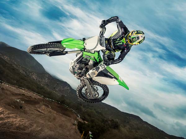 ഞെട്ടിക്കുന്ന വിലയിൽ കാവസാക്കി ഡേർട്ട് ബൈക്കുകൾ ഇന്ത്യയിൽ!!