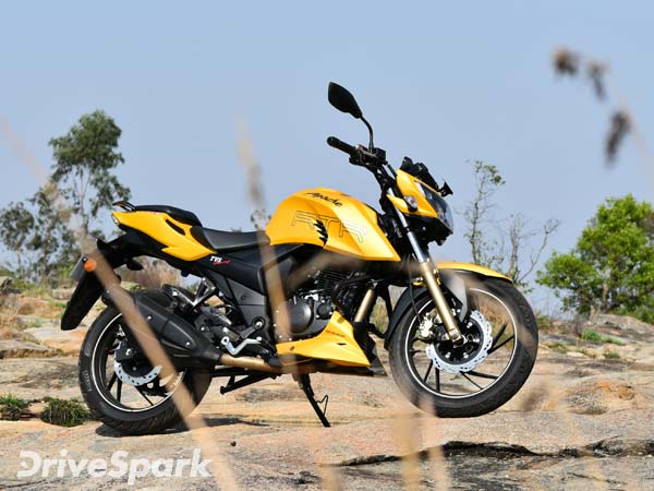 'ഇന്ത്യൻ മോട്ടോർസൈക്കിൾ ഓഫ് ദി ഇയർ' കിരീടം ചൂടി ടിവിഎസ് അപ്പാച്ചി ആർടിആർ!!