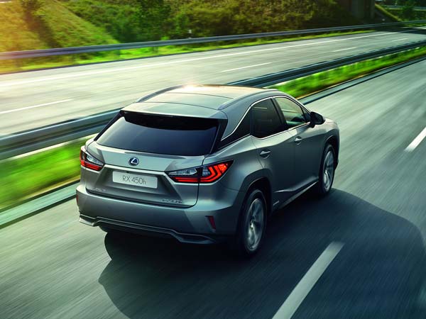 ടൊയോട്ട ആഡംബരക്കാർ ലക്സസ് മാർച്ചിൽ....