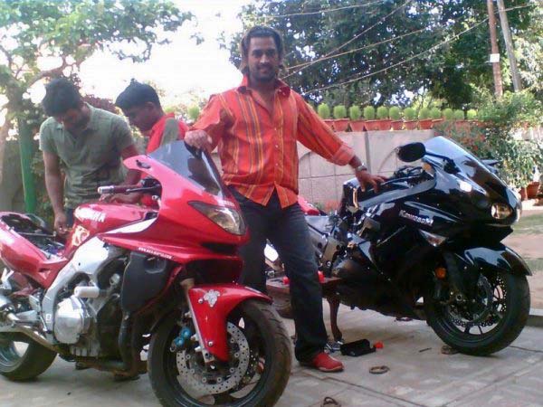 ക്യാപ്റ്റൻ സ്ഥാനമൊഴിഞ്ഞെങ്കിലും ധോണിയുടെ വണ്ടിഭ്രാന്ത് അവസാനിക്കില്ല!!