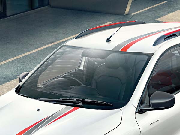 പുത്തൻ വേഷപ്പകർച്ചയിൽ ക്വിഡ്!!