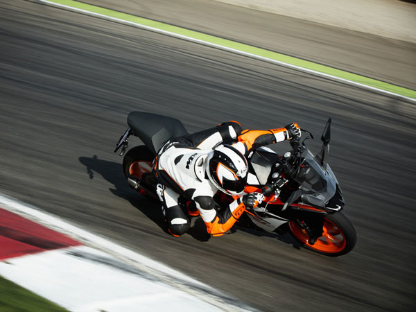 യുവാക്കൾക്ക് ഹരമായി കെടിഎം ആർസി390, ആർസി200 ബൈക്കുകൾ അവതരിച്ചു!!