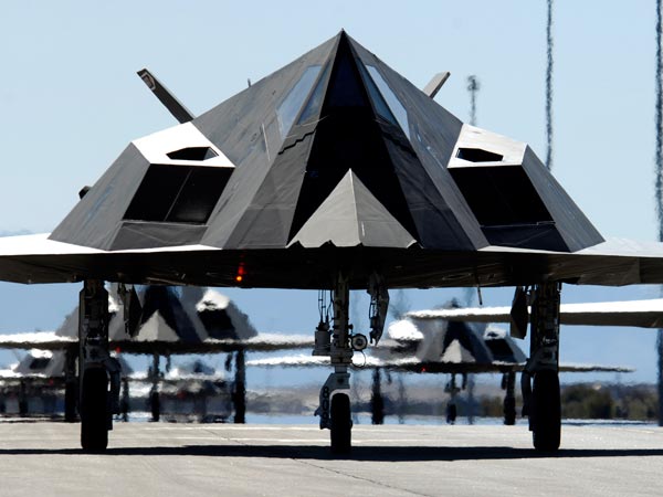 തൊട്ടാൽ വിവരമറിയുമെന്ന് ട്രംപ്; ഐഎഎസ് ഭീകരെ കൊലപ്പെടുത്തിയ ബോംബറടക്കം കൂട്ടിനുള്ളതോ ഉഗ്രശക്തികൾ!!!