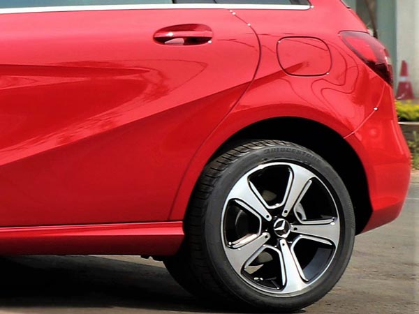 ബെൻസ് എ ക്ലാസ്-ബി ക്ലാസ് നൈറ്റ് എഡിഷന്‍ അവതരിച്ചു!!