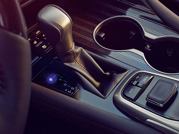 ടൊയോട്ട ആഡംബരക്കാർ ലക്സസ് ഉടൻ നിരത്തിലേക്ക്....