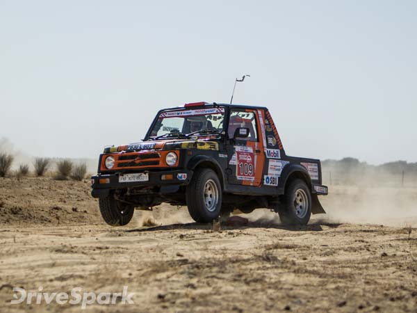 ഡസേർട് സ്റ്റോം നാലാം പാദം; സുരേഷ് റാണ, സിഎസ് സന്തോഷ് ഇഞ്ചോടിഞ്ച് മുന്നിൽ