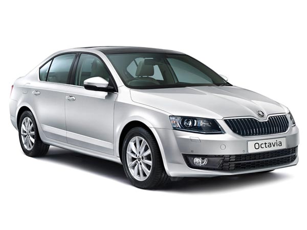 സ്‌കോഡ ഒക്ടേവിയയെ കെട്ടിവലിച്ച് കഴുതകള്‍