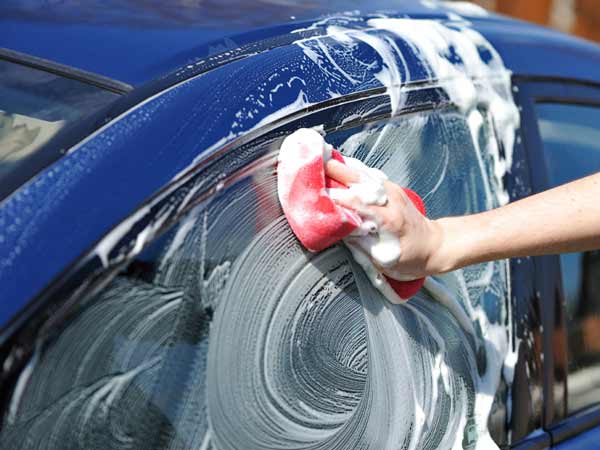 കാറില്‍ നിറങ്ങളുടെ കറ?; നിരാശപ്പെടേണ്ട, നിങ്ങള്‍ ചെയ്യേണ്ടത് ഇത്രമാത്രം