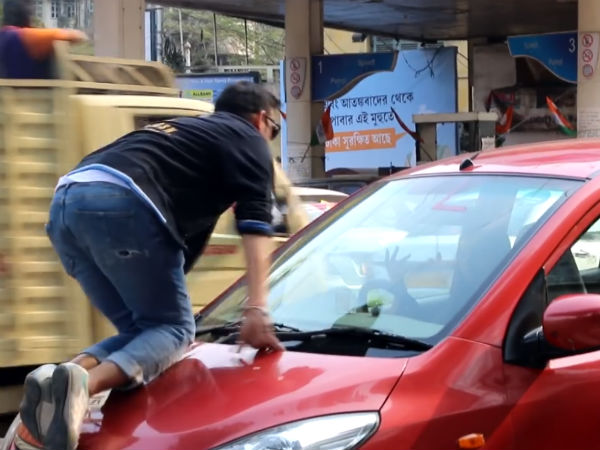 സീബ്രാ ക്രോസിംഗിന് പരിഹാരവുമായി റെഡ് എഫ്എം