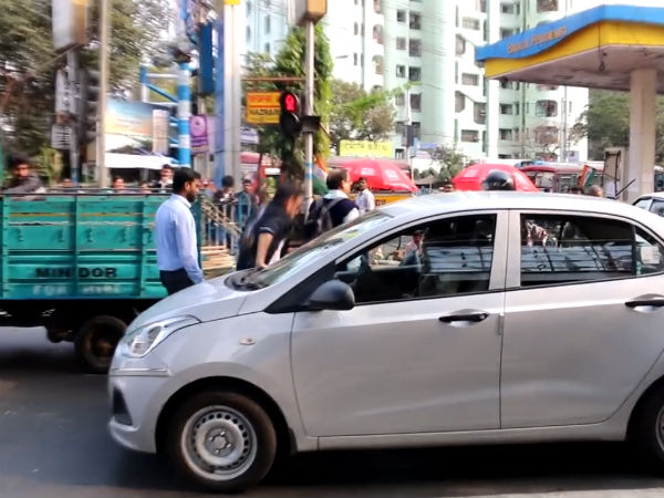 സീബ്രാ ക്രോസിംഗിന് പരിഹാരവുമായി റെഡ് എഫ്എം