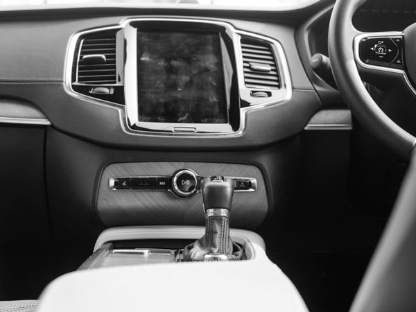 കാര്‍ ഓട്ടോമാറ്റിക് ഗിയറാണോ? ശ്രദ്ധിക്കുക! ഡ്രൈവിംഗില്‍ ചെയ്യാന്‍ പാടില്ലാത്ത ചില കാര്യങ്ങള്‍