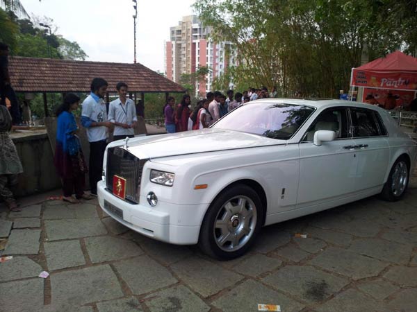 റോള്‍സ് റോയ്‌സിനെ ഒരു ദിവസം മാത്രം സ്വന്തമാക്കിയ മലയാളി