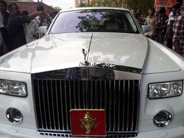 റോള്‍സ് റോയ്‌സിനെ ഒരു ദിവസം മാത്രം സ്വന്തമാക്കിയ മലയാളി