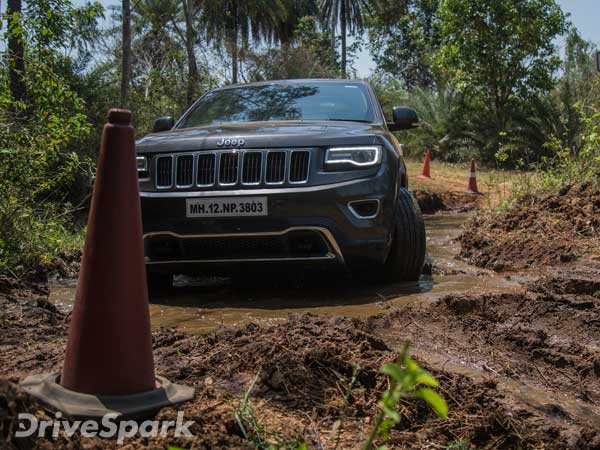 ജീപ്പിന്റെ ഓഫ്‌റോഡിംഗ് വിപ്ലവം ഇന്ത്യയില്‍ സാധ്യമോ?; ഗ്രാന്‍ഡ് ചെറോക്കി റിവ്യു