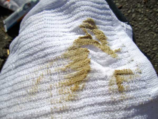 ഹെഡ്‌ലാമ്പുകള്‍ക്ക് മങ്ങല്‍ ഉണ്ടോ? ടൂത്ത്പേസ്റ്റ് ഉപയോഗിച്ച് തിളക്കം തിരികെ കൊണ്ട് വരാം