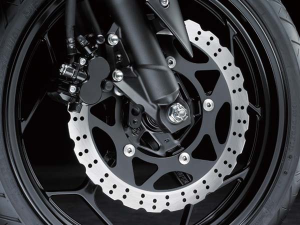 'കവാസാക്കികൾ' അണിനിരന്നു; Z1000, Z1000 R എഡിഷന്‍, Z250 സ്ട്രീറ്റ് ബൈക്കുകള്‍ എത്തി