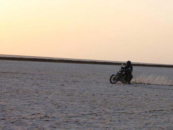 'അതെന്താ എല്ലാരും ഈ റോയല്‍ എന്‍ഫീല്‍ഡിനെ തെരഞ്ഞെടുക്കുന്നേ'? കാരണങ്ങള്‍ ഇവ