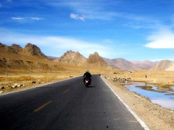 'അതെന്താ എല്ലാരും ഈ റോയല്‍ എന്‍ഫീല്‍ഡിനെ തെരഞ്ഞെടുക്കുന്നേ'? കാരണങ്ങള്‍ ഇവ