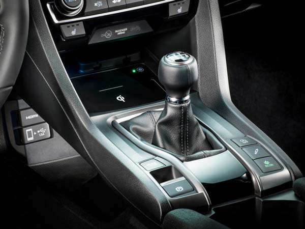 ശ്രദ്ധിക്കുക! ഡ്രൈവിംഗില്‍ ചെയ്യാന്‍ പാടില്ലാത്ത അഞ്ച് കാര്യങ്ങള്‍