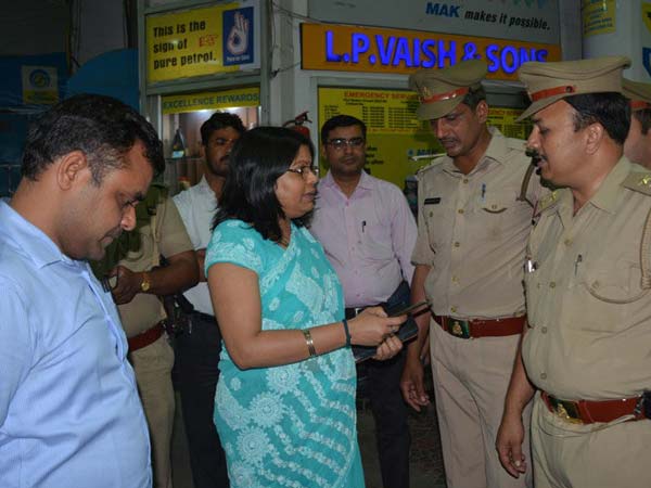 ശ്രദ്ധിക്കുക, പെട്രോള്‍ പമ്പുകളില്‍ അരങ്ങേറുന്ന വമ്പന്‍ തട്ടിപ്പ് പുറത്ത്!