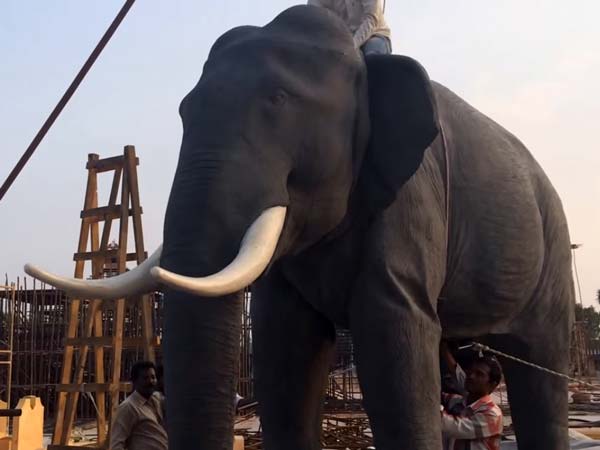 രഹസ്യം പുറത്ത്; ബാഹുബലിയില്‍ കണ്ടത് റോയല്‍ എന്‍ഫീല്‍ഡിന്റെ കരുത്ത്