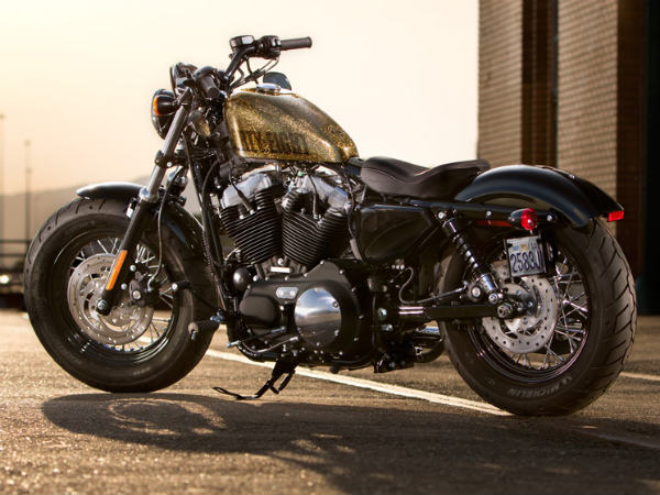 മുഷിഞ്ഞ വേഷം; ഷോറൂമുകളില്‍ നിന്നും പുറത്താക്കിയ വൃദ്ധന്‍ വാങ്ങിയത് ഹാര്‍ലി ഡേവിഡ്‌സണ്‍