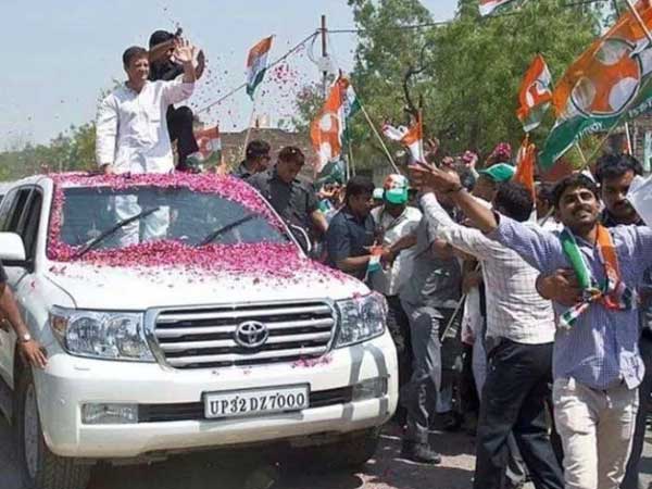 അന്ന് അംബാസിഡര്‍ ഇന്ന് പോര്‍ഷെ; രാഷ്ട്രീയ നേതാക്കന്മാരുടെ കാറുകള്‍