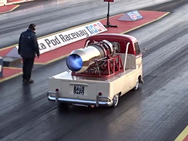 ഇത് 'തീതുപ്പുന്ന' ഭീകരന്‍; പിക്കപ്പ് ട്രക്കില്‍ ഒരുക്കിയ മോഡിഫിക്കേഷന്‍, വീഡിയോ വൈറല്‍