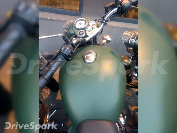 മിലിട്ടറി ഗ്രീന്‍ റോയല്‍ എന്‍ഫീല്‍ഡ് ബംഗളൂരുവില്‍; അപ്രതീക്ഷിത നിറത്തിന് പിന്നിലെ രഹസ്യം?