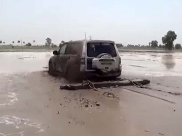 നിലം ഉഴുതു മറിക്കാന്‍ 70 ലക്ഷം രൂപയുടെ എസ്‌യുവി; ഇന്ത്യന്‍ കര്‍ഷകന്‍റെ വീഡിയോ വൈറൽ