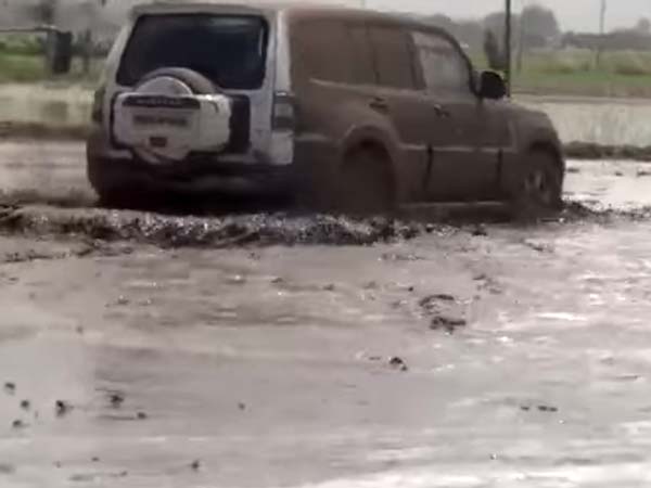 നിലം ഉഴുതു മറിക്കാന്‍ 70 ലക്ഷം രൂപയുടെ എസ്‌യുവി; ഇന്ത്യന്‍ കര്‍ഷകന്‍റെ വീഡിയോ വൈറൽ