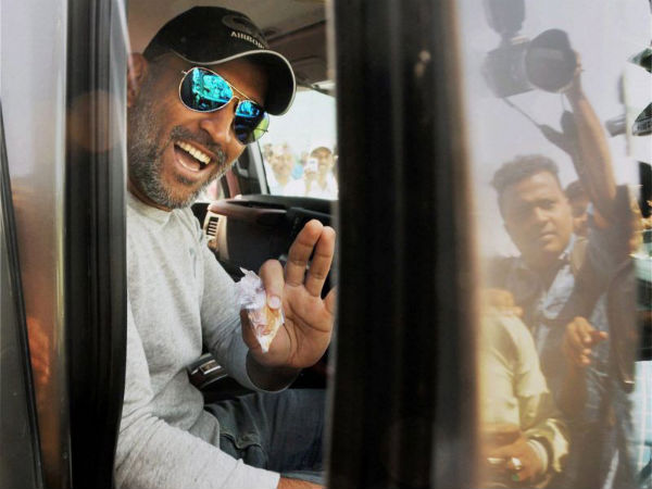 മാരുതി സര്‍വീസ് സെന്ററില്‍ ധോണിയുടെ ലാന്‍ഡ് റോവര്‍; കാരണം ഇത്