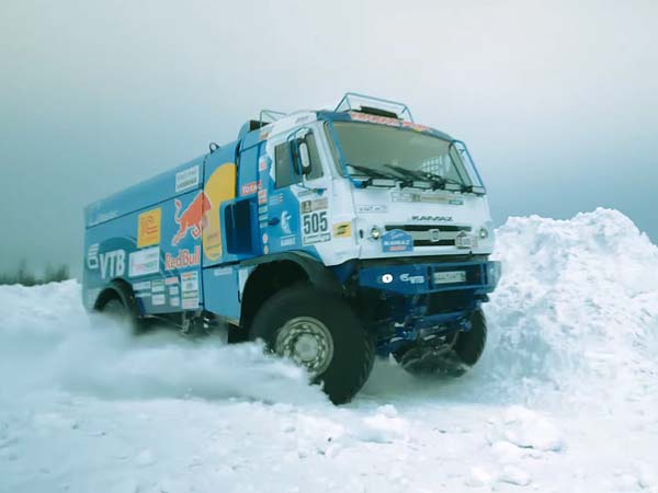 വായുവില്‍ കുതിച്ച് ചാടുന്ന 1000 bhp റാലി ട്രക്ക്; വീഡിയോ വൈറല്‍