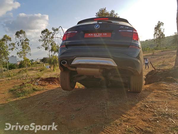 ഒാഫ്റോഡിംഗിന് അനുയോജ്യമാണോ ബിഎംഡബ്ല്യു X3?