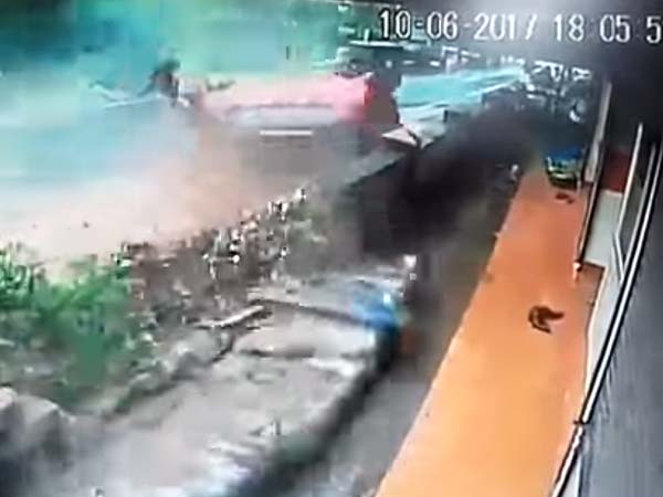 നനഞ്ഞ റോഡില്‍ അമിത വേഗത; വാഗണര്‍ സൃഷ്ടിച്ച അപകടം ഇങ്ങനെ - വീഡിയോ