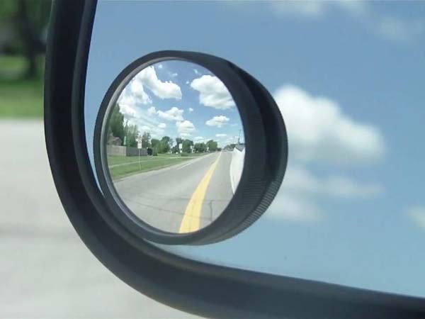 റിയര്‍-വ്യൂ മിറര്‍ അഡ്ജസ്റ്റ് ചെയ്യുമ്പോള്‍ ശ്രദ്ധിക്കേണ്ട കാര്യങ്ങള്‍