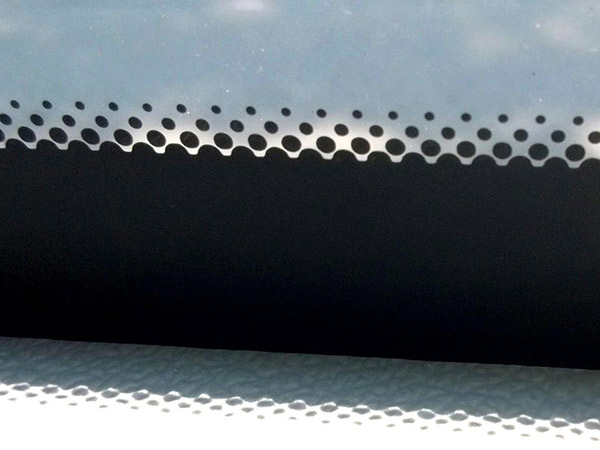 വിന്‍ഡ്ഷീല്‍ഡിന്റെ അറ്റത്തുള്ള ബ്ലാക് ഡോട്ടുകള്‍ക്ക് ഇത്ര പ്രാധാന്യമോ?